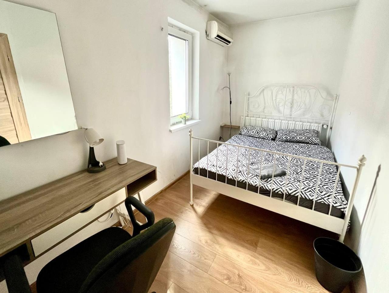 Comfy, Nice And Small Room In Krakau Buitenkant foto